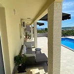 Valf Villa *